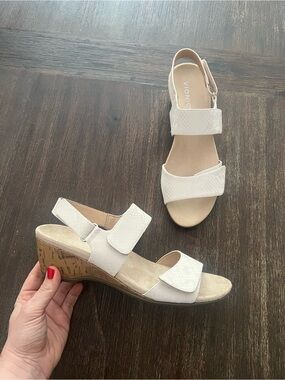 Vionic Kanya Wedge Sandals size 10 women’s new in box